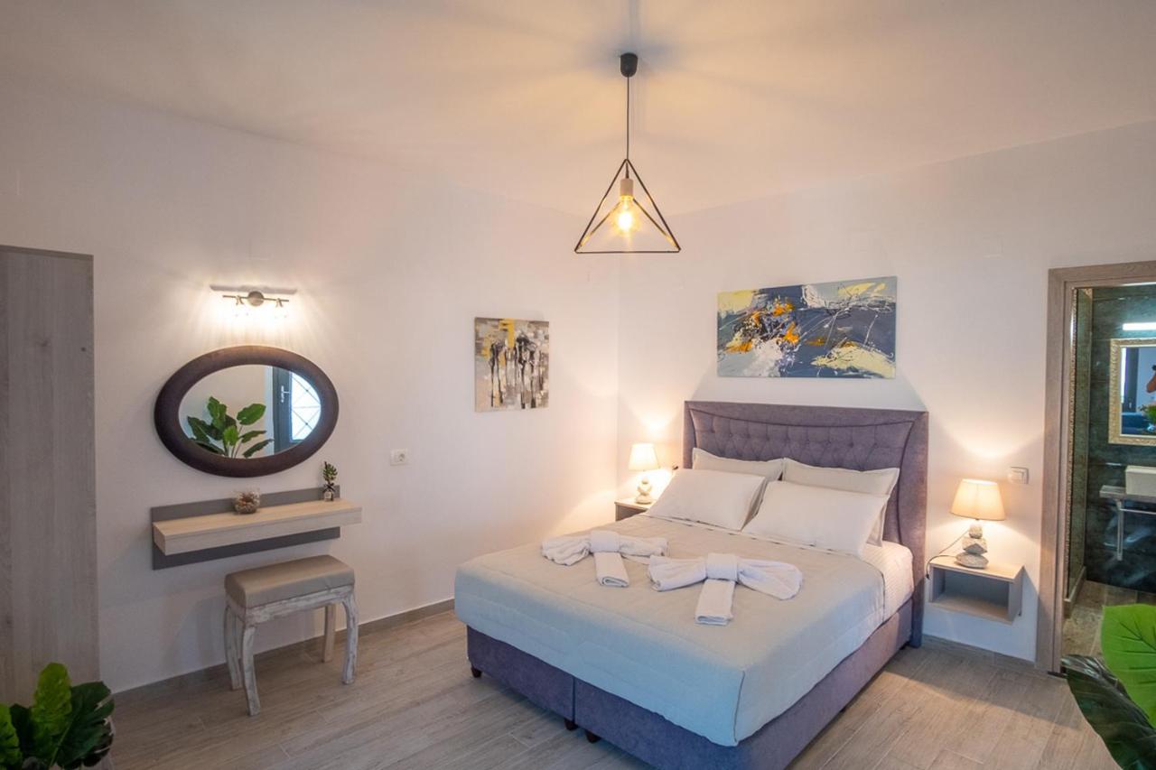 Serenity Luxe Suites Parga Buitenkant foto
