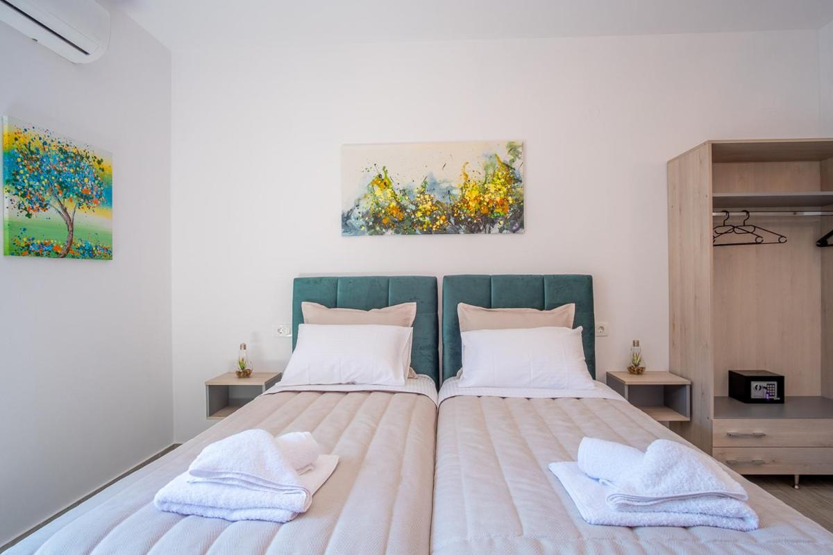 Serenity Luxe Suites Parga Buitenkant foto