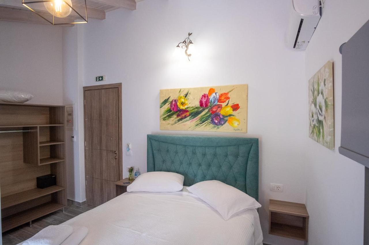 Serenity Luxe Suites Parga Kamer foto