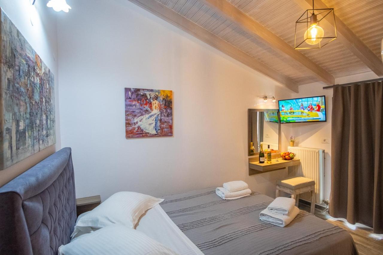 Serenity Luxe Suites Parga Buitenkant foto