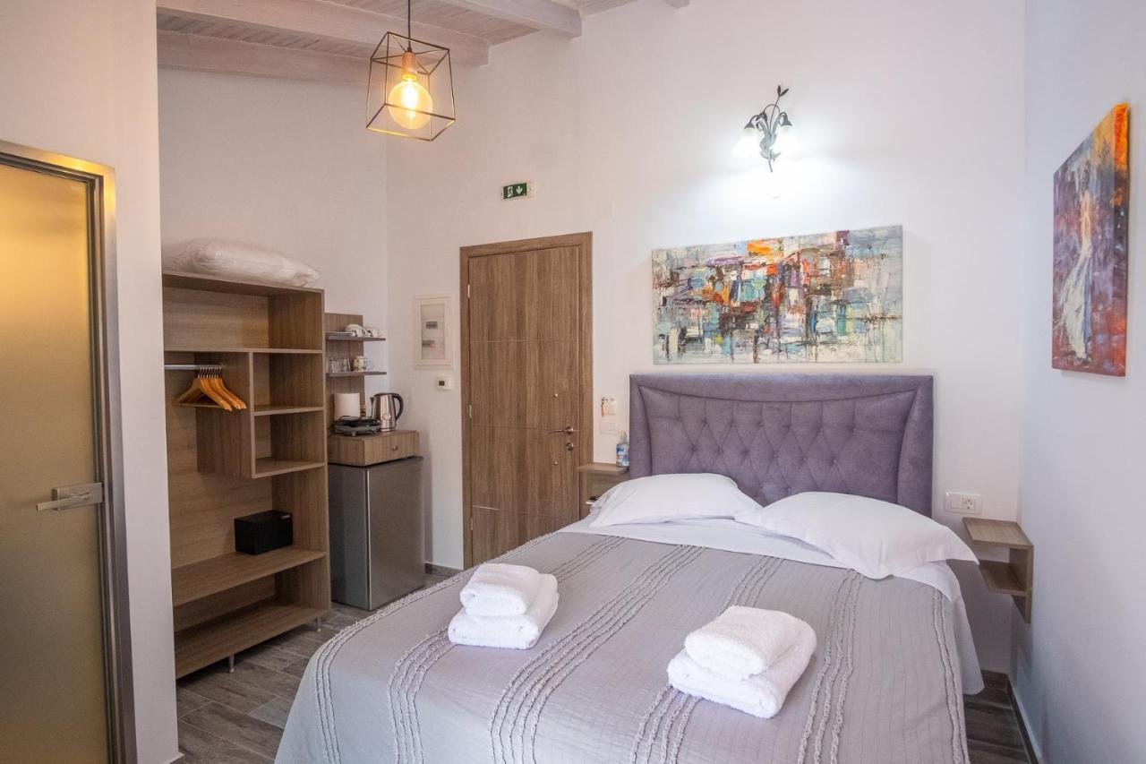 Serenity Luxe Suites Parga Buitenkant foto