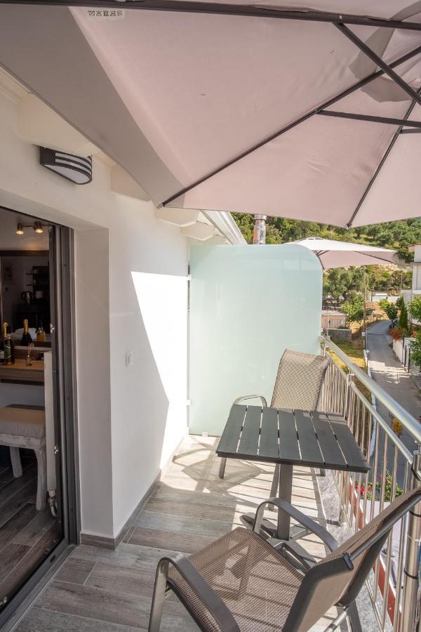 Serenity Luxe Suites Parga Buitenkant foto