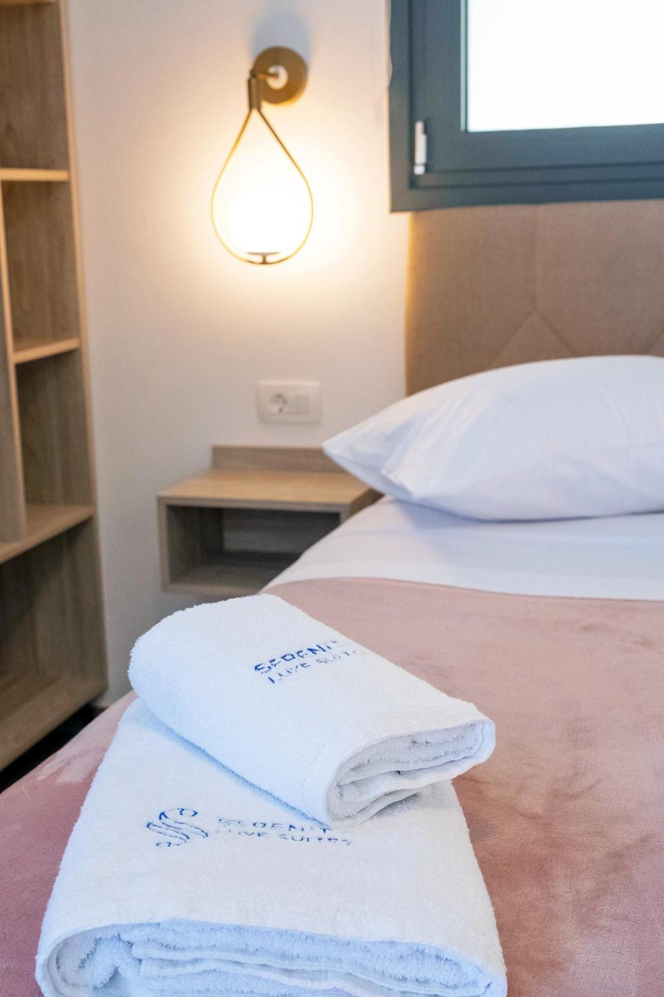 Serenity Luxe Suites Parga Buitenkant foto