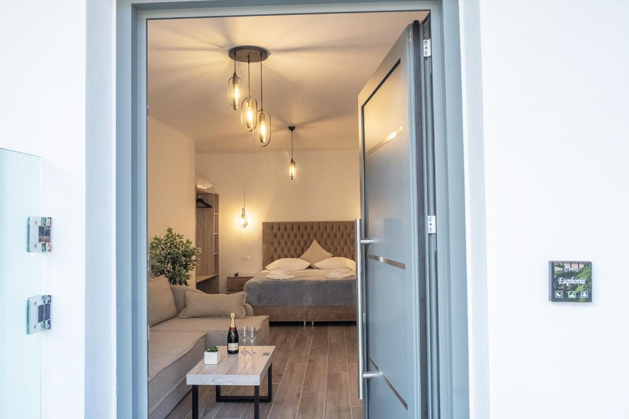 Serenity Luxe Suites Parga Buitenkant foto
